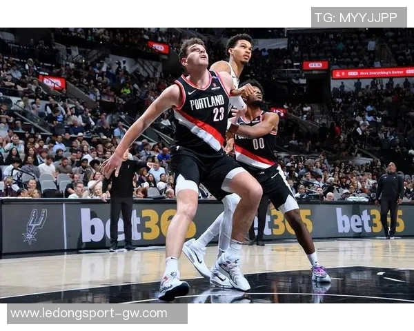 克林根29场比赛狂揽130个前场篮板展现绝佳抢板能力引领联盟榜首